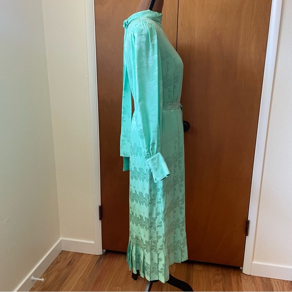 Vintage 80s Adele Simpson 100% Silk Seafoam Green Dress Long Sleeve Pleated 12 - Picture 10 of 16